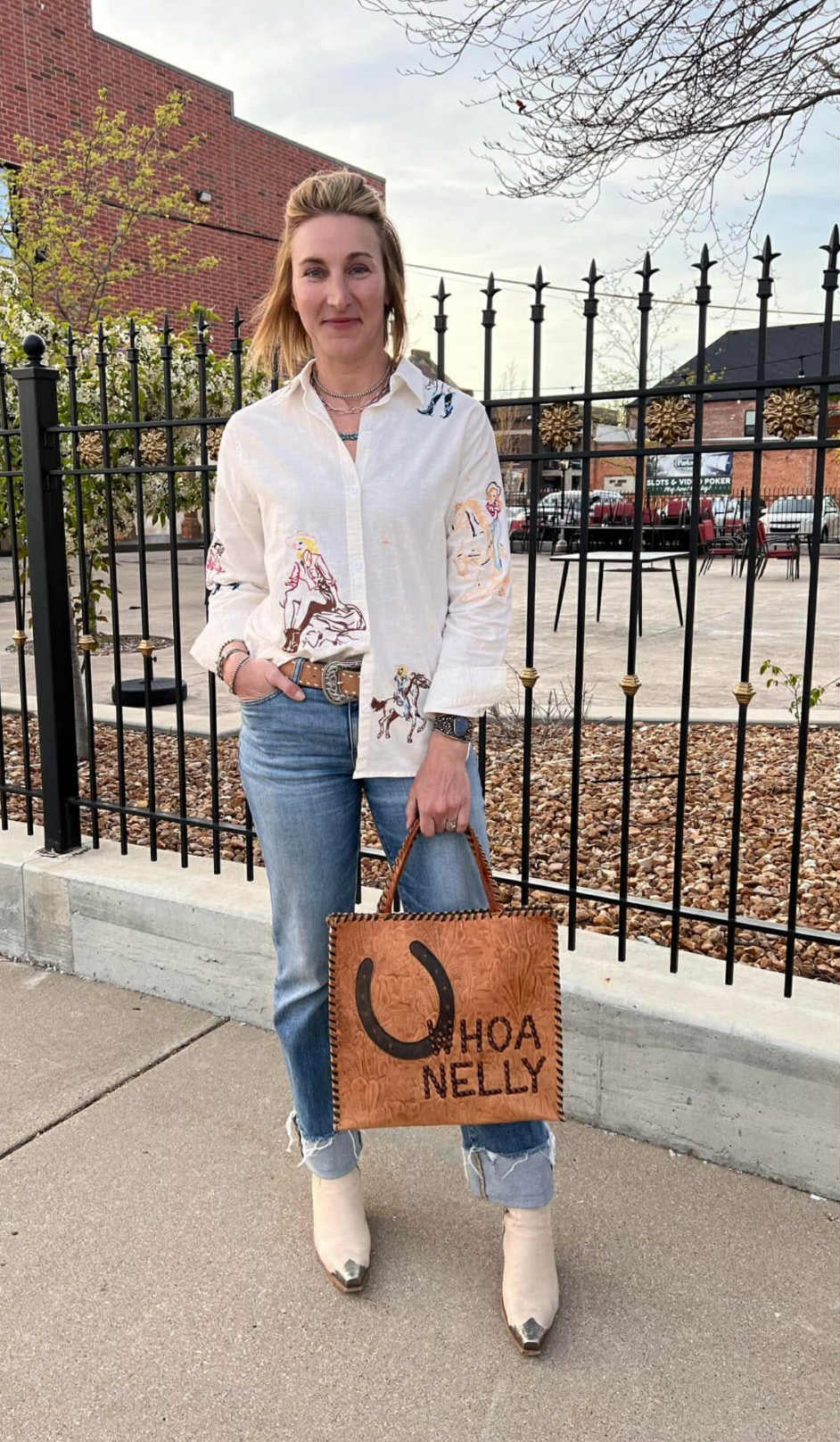 EMBROIDERED WESTERN COWGIRL BUTTON UP